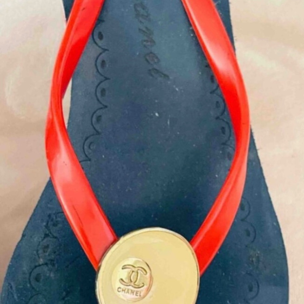 CHANEL Red and Navy Striped Wedge Thong Sandals with Gold Medallion - Picture 5 of 8